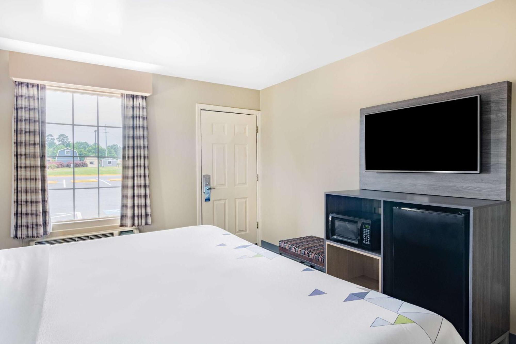 Baymont By Wyndham Commerce Ga Near Tanger Outlets Mall Exterior foto